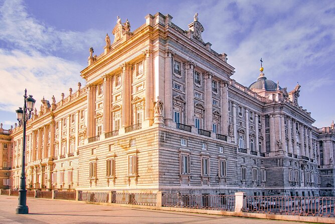 Madrid (Historical Centre) Scavenger Hunt and Self-Guided Tour - Why the photo tasks matter