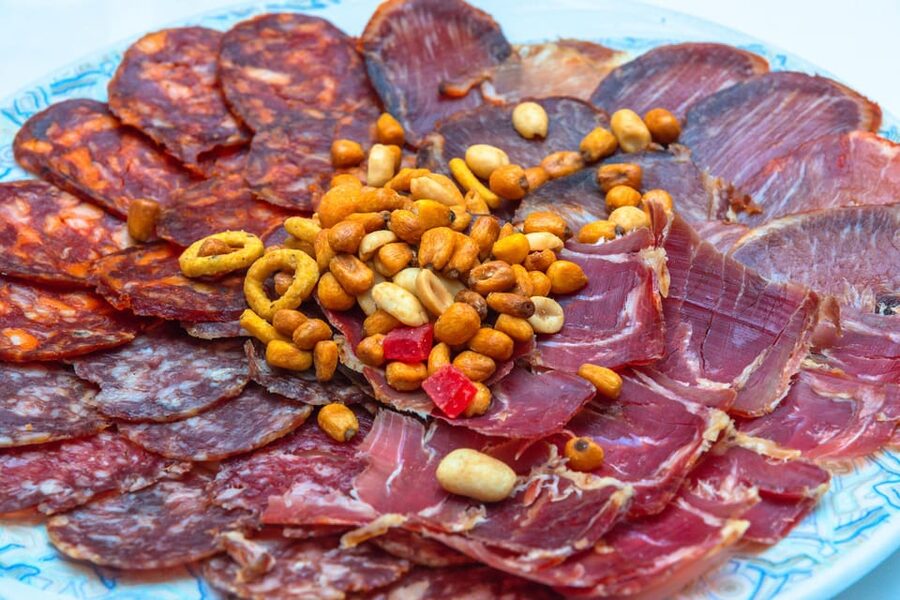 Madrid: Murder Mystery Dinner Experience - Starting at Plaza de Isabel II