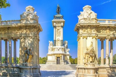 Madrid Scavenger Hunt and Sights Self-Guided Tour