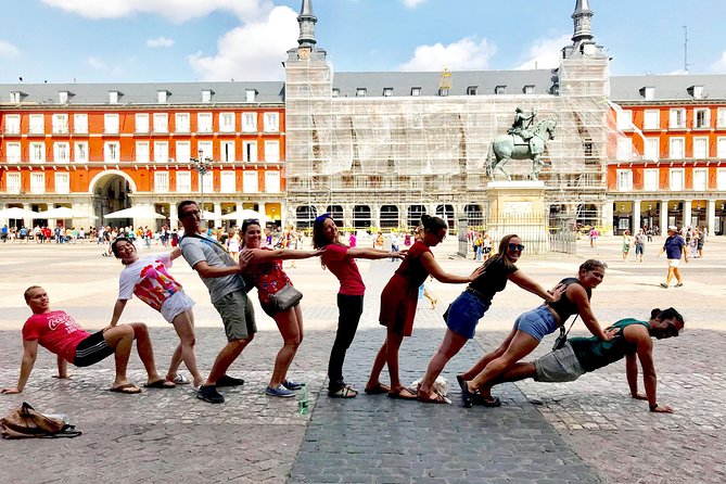 Madrid: Treasure Hunt Experience - From Puerta del Sol to the Royal Theater