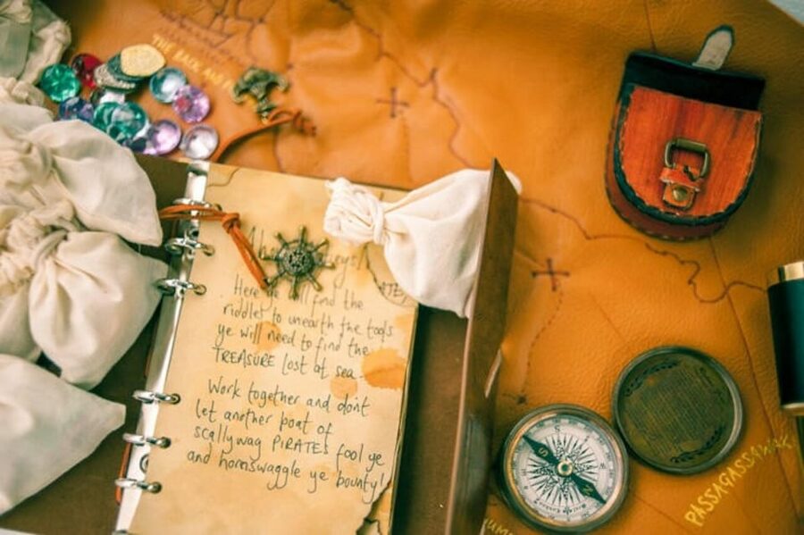 Maine: Belfast Family Treasure Hunt - Pulling up the treasure chest