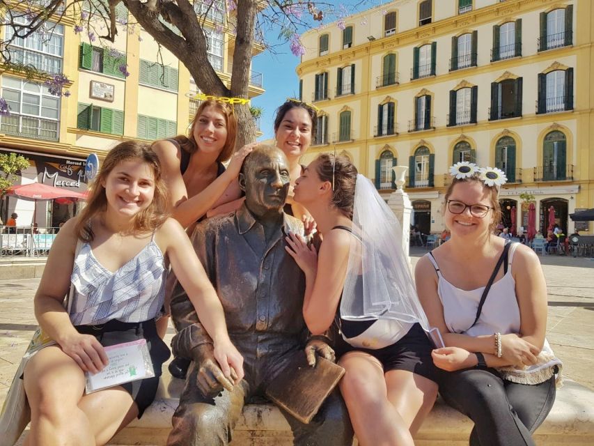 Malaga: Bachelorette Party Treasure Hunt - From Fuente de Génova to Plaza de la Constitución