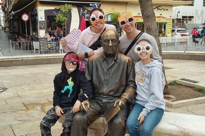 Málaga: Private Sightseeing Treasure Hunt - Cervantes Theatre and the small garden stop
