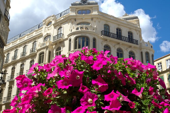 Malaga Scavenger Hunt and Highlights Self Guided Audio Tour - What this Malaga walk is really like