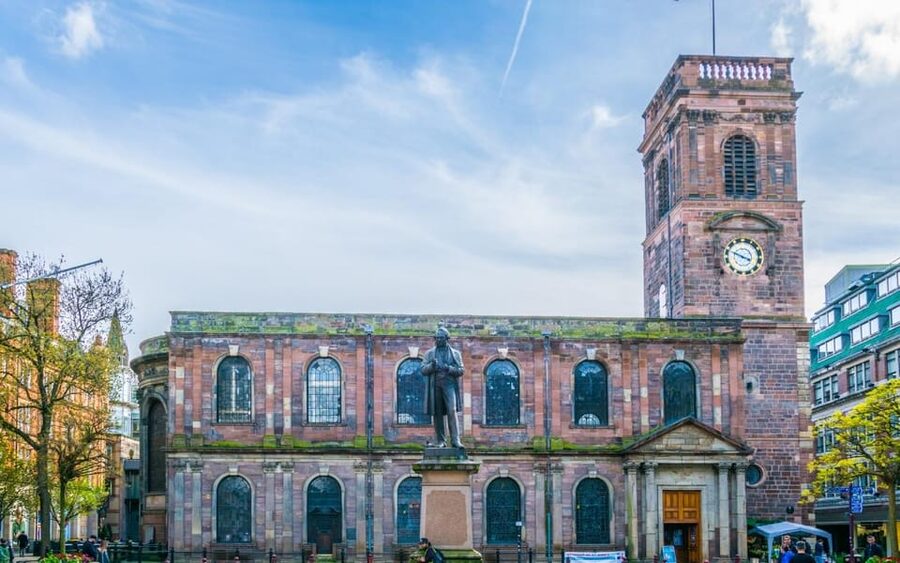 Manchester: City Walking Tour & Exploration Game - Who should book this Manchester Quest?