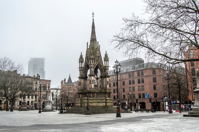 Manchester Scavenger Hunt and Highlights Self-Guided Tour - Following clues through Manchester’s center
