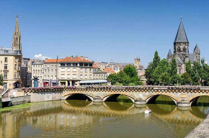 Metz Scavenger Hunt and Highlights Self Guided Audio Tour - Place Saint-Louis and the pleasure of wandering
