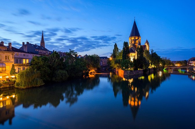 Metz Scavenger Hunt and Highlights Self Guided Audio Tour - Place de la République and Le Temple Neuf