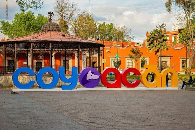 Mexico City Coyoacán, Frida Kahlo Exploration Game and Tour - Plaza Jardín Hidalgo and the Kiosko de Coyoacán