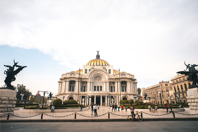 Mexico City (Historic Centre) Scavenger Hunt and Self-Guided Tour - Casa de los Azulejos and the route’s visual appeal