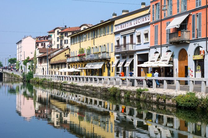 Milan Scavenger Hunt and Best Landmarks Self Guided Tour - Art and modern city life at Gallerie d’Italia