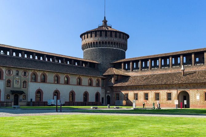 Milan Scavenger Hunt and Best Landmarks Self Guided Tour - From the castle to Teatro alla Scala