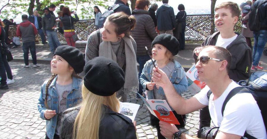 Montmartre: Private Treasure Hunt for Families and Kids - Timing, language, and practical planning