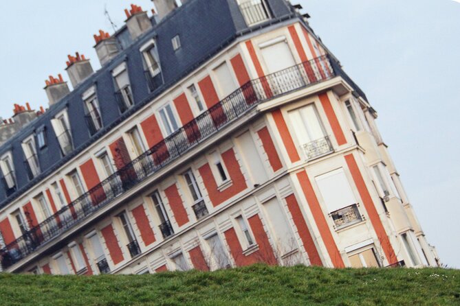 Montmartre Scavenger Hunt and Highlights Self-Guided Tour - Starting at the Wall of I Love You