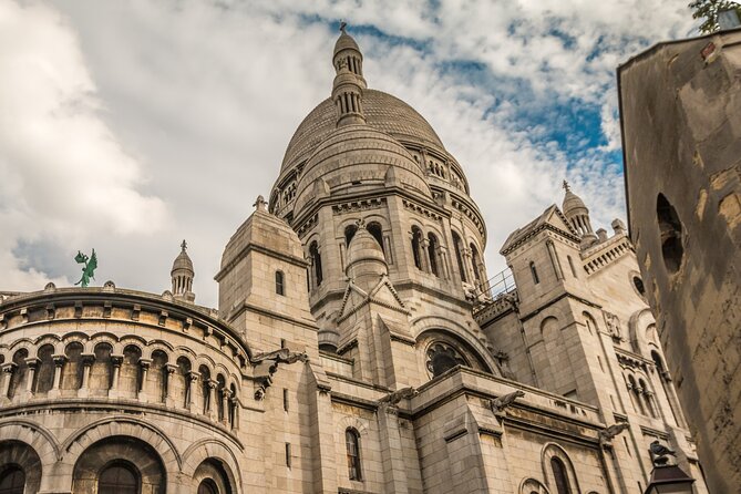 Montmartre Scavenger Hunt and Highlights Self-Guided Tour - The biggest difference from a guided Montmartre walk