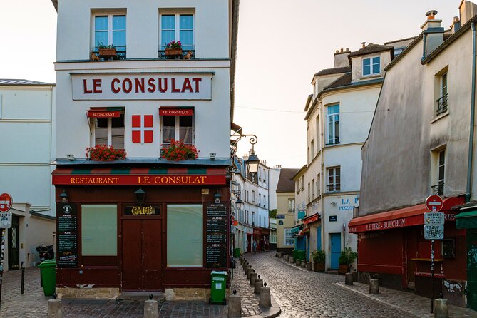 Montmartre Scavenger Hunt and Highlights Self-Guided Tour - Stops, photos, and optional sightseeing