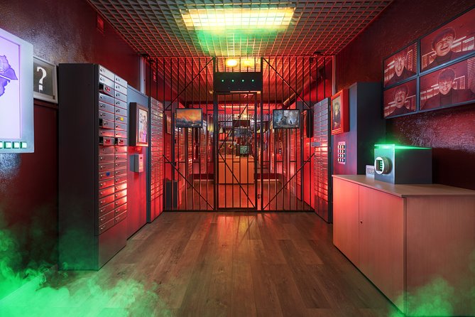 Moriarty's Phantom Trap Escape Game in Prague - Props, effects, and a little fear