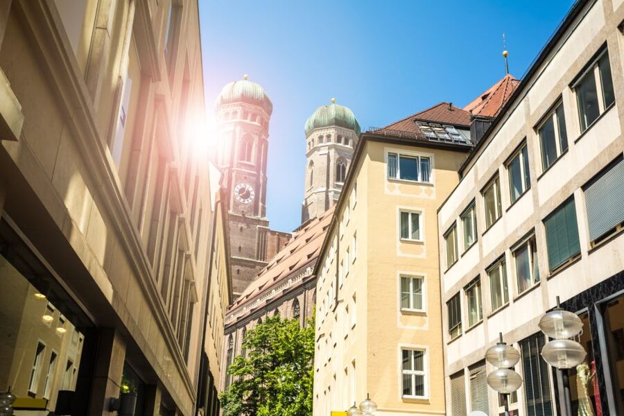 Munich: Scavenger Hunt Self-Guided Tour - Viktualienmarkt and the best place for a break