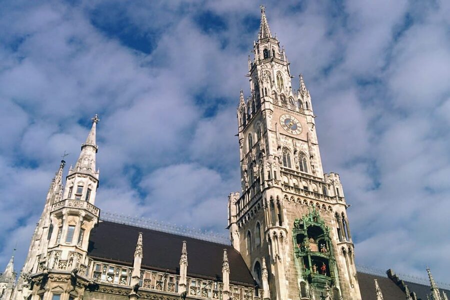 Munich: Self-guided sightseeing scavenger hunt for families - German language and age fit