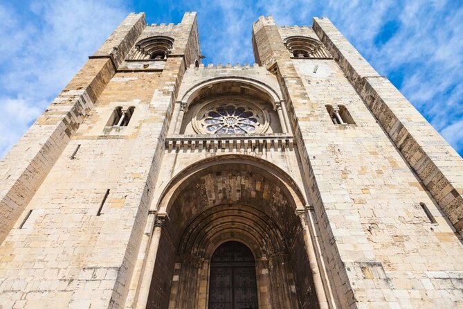 Mysteries of Alfama: Lisbon Exploration Game and Tour - Chafariz de Dentro and Alfama’s everyday character