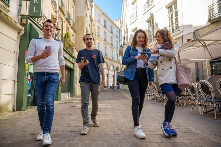 Nantes: Outdoor Escape Game - Mousquetaires - Following clues through Nantes