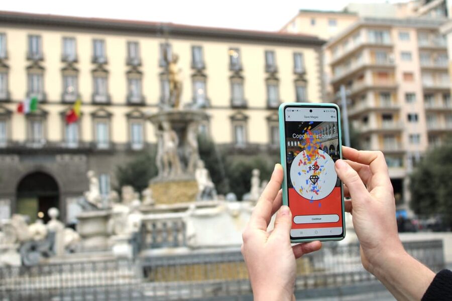 Naples: Family Mythology Treasure Hunt w/ Food Stop - A siren, a lyre, and the old heart of Naples