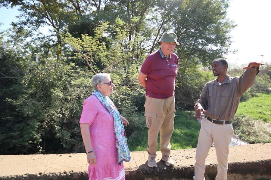 No. 1 Ladies Detective Agency Literary Tour : Gaborone Tour - Crossing toward Tlokweng and the Ngotwane River
