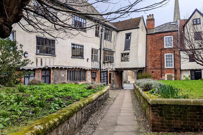 Norwich City Game: Medieval Mystery & Walking Tour - The Halls and Elm Hill: a strong opening in old Norwich