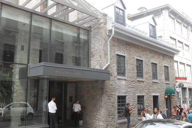 Old Montreal self-guided walking tour & scavenger hunt - Place d’Armes and Notre-Dame Basilica