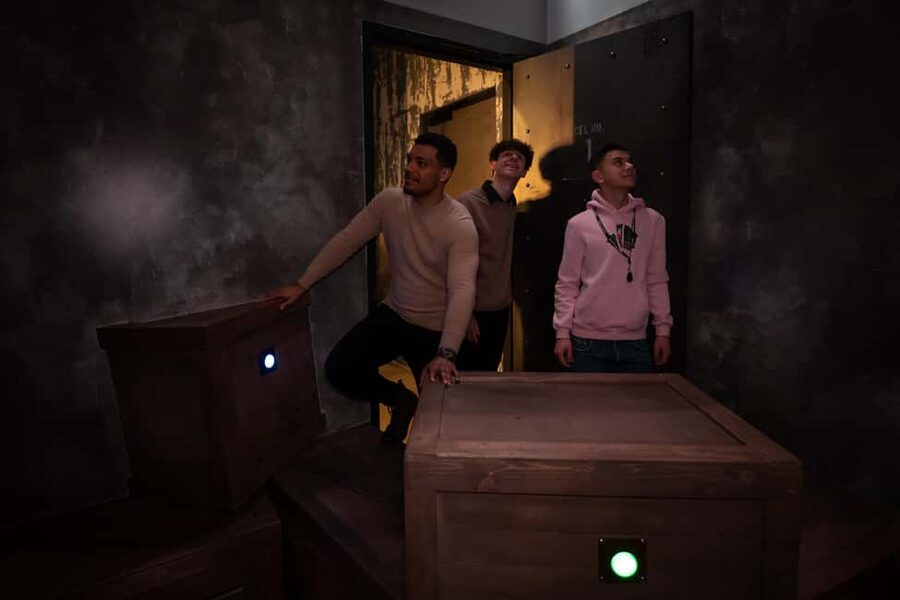 Oslo: Prison Island Adventure Escape Game - Your first 15 minutes: briefing and team planning