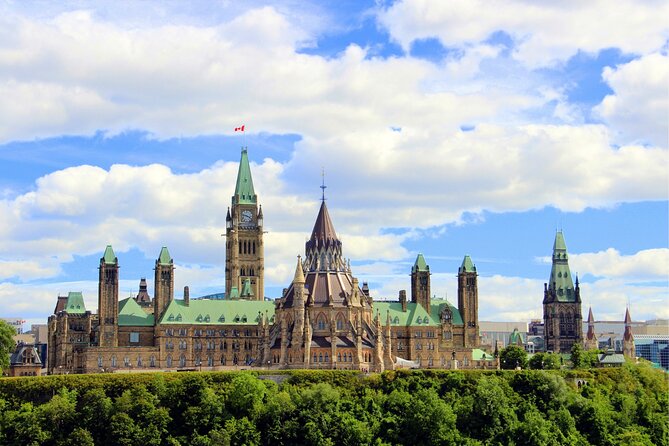 Ottawa Scavenger Hunt and Highlights Self Guided Audio Tour - How the Ottawa hunt works on your phone