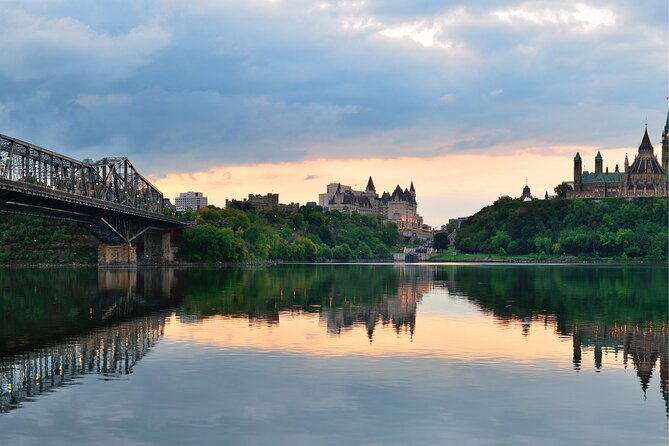 Ottawa Scavenger Hunt and Highlights Self Guided Audio Tour - The National War Memorial and Famous Five Monument