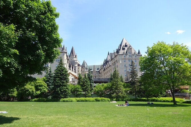 Ottawa Self Guided Walking Tour And Scavenger Hunt - The canal, the Chateau Laurier, and Major’s Hill Park