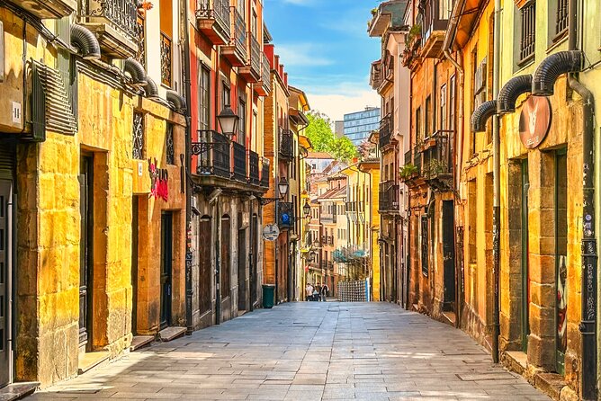 Oviedo Scavenger Hunt and Sights Self Guided Private Tour - Calle Gascona and the route’s lighter side