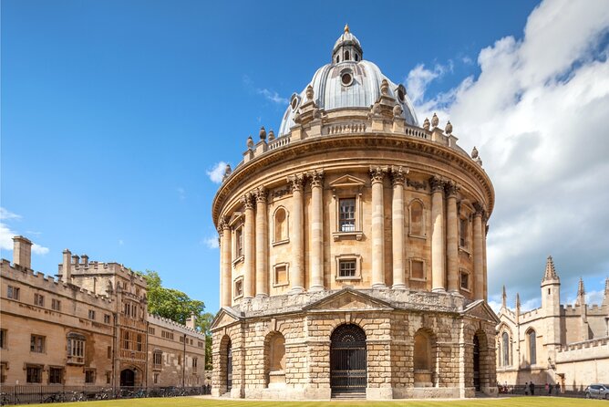 Oxford Scavenger Hunt and Sights Self-Guided Tour - Photo challenges and friendly competition