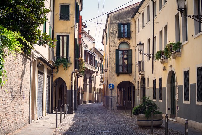 Padua Scavenger Hunt and Highlights Self Guided Audio Tour - Palazzo della Ragione and Piazza della Frutta