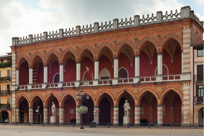Padua Scavenger Hunt and Highlights Self Guided Audio Tour - Piazza dei Signori and the old civic center