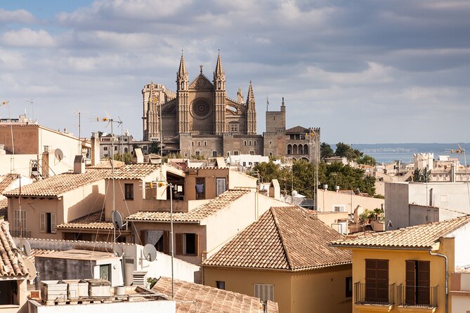 Palma de Mallorca Self-Guided Scavenger Hunt and Tour - Starting at the Train Sóller Station