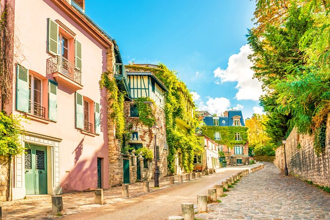 Paris (Montmartre) Scavenger Hunt and Sights Self-Guided Tour - Why Montmartre works so well for a scavenger hunt