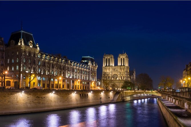Paris Murder Mystery: Death on the Seine Quest and Tour - Following the first clues through central Paris