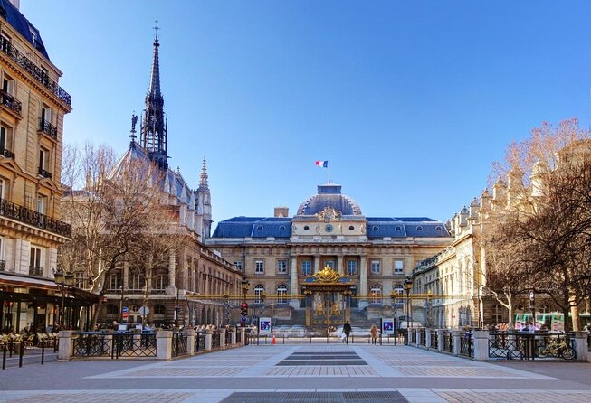 Paris Scavenger Hunt and Highlights Self-Guided Tour - Key points at a glance