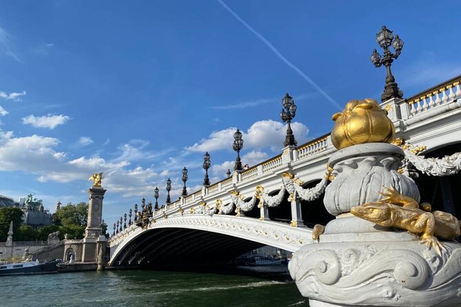 Paris Treasure Hunt – Explore the Seine from Louvre to Eiffel - Ending near the Eiffel Tower
