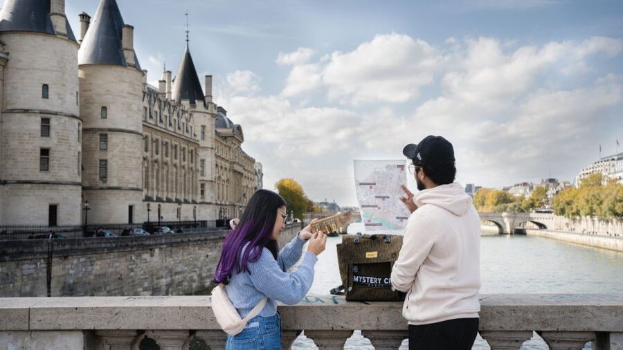 Paris: Treasure Hunt & Walking Tour "Secret Weapon X" - What the Two-Hour Pace Feels Like