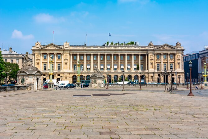 Paris WWII: Occupation & Liberation Exploration Game and Tour - Pont Neuf, Boulevard du Palais, and the final clues
