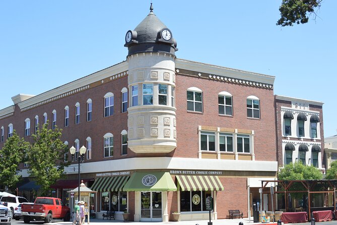 Paso Robles Scavenger Hunt Walking Tour and Game - Stop 1: Paso Robles and the downtown setting