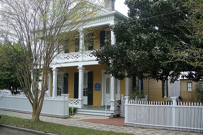 Pensacola Most Haunted Ghost Tour & Scavenger Hunt - Downtown Pensacola sets the historical stage