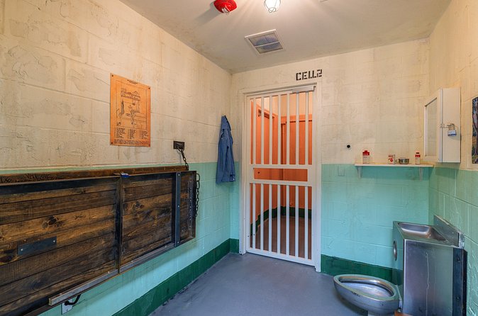 Prison Break Alcatraz Escape Room in Fisherman's Wharf - What makes the group size important