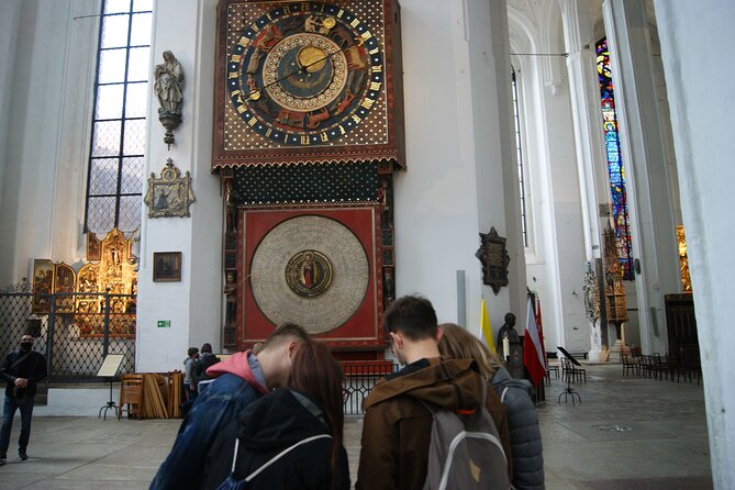 Private 2-Hour Tour with City Game in Gdańsk - Walking the royal route beside Neptune’s Fountain
