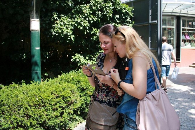 Private city discovery tour - A Historical Treasure Hunt - Why the private format works for families and couples