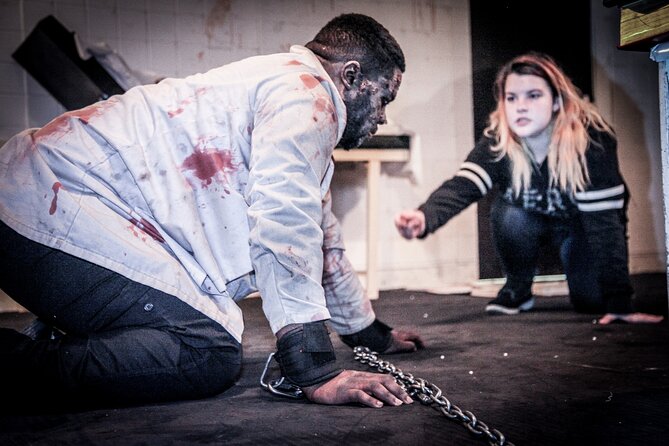 Private Escape Room with a Zombie in London - A London escape room with teeth